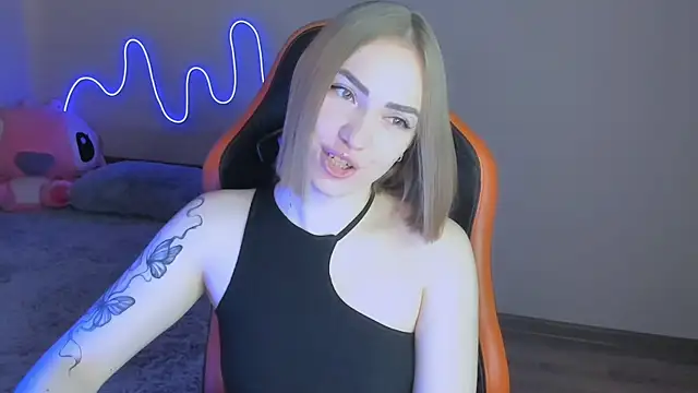 LaraKrein lk online show from 11/15/25, 10:45