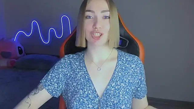 LaraKrein lk online show from 11/29/25, 02:42