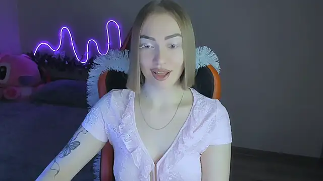 LaraKrein lk online show from 12/15/25, 03:49