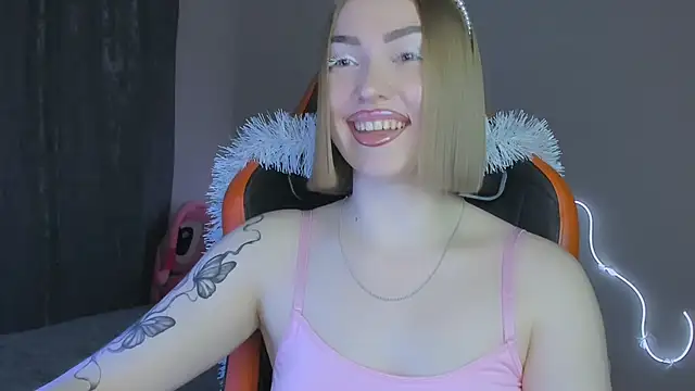 LaraKrein lk online show from 12/19/25, 03:41