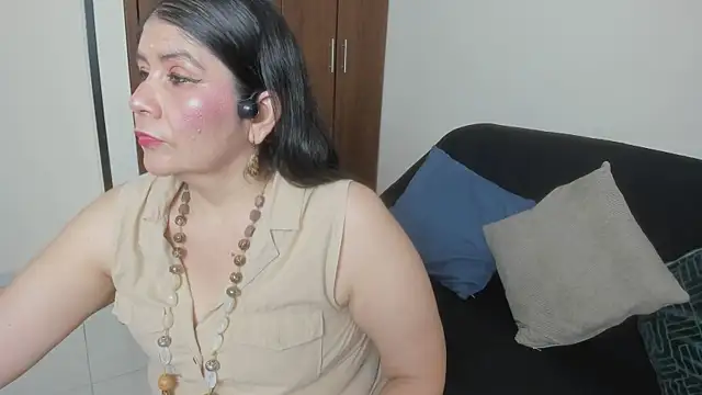 kiraGeiner online show from 04/24/26, 02:25