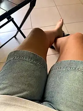 sharon-Hanna online show from 12/18/25, 01:11