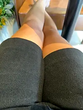 sharon-Hanna online show from 12/21/25, 01:02