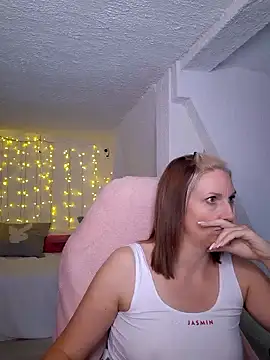 SexyJulia21 online show from 02/10/25, 12:08