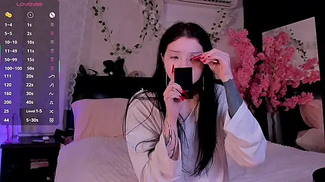 Snapshot of Lein_Bone chatting on 10/19/25, 12:11 Lein Bone online show from 10/19/25, 12:11