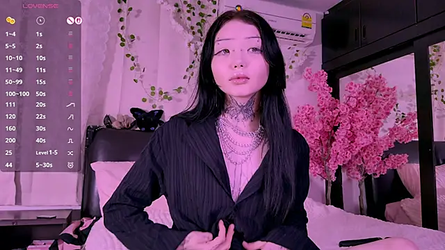 Snapshot of Lein_Bone chatting on 10/22/25, 01:06 Lein Bone online show from 10/22/25, 01:06