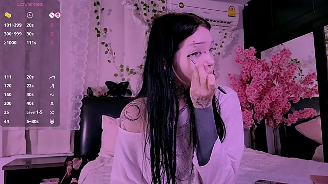 Snapshot of Lein_Bone chatting on 10/23/25, 12:10 Lein Bone online show from 10/23/25, 12:10