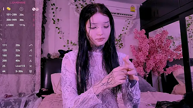 Snapshot of Lein_Bone chatting on 10/24/25, 12:08 Lein Bone online show from 10/24/25, 12:08