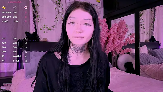 Snapshot of Lein_Bone chatting on 10/26/25, 12:05 Lein Bone online show from 10/26/25, 12:05