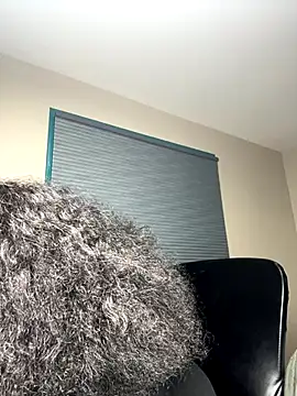 WomanNextdoor1 online show from 12/14/25, 01:00