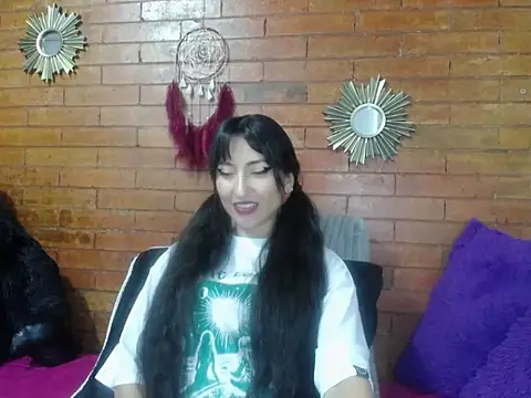 Snapshot of a_miss chatting on 10/21/25, 10:32 a miss online show from 10/21/25, 10:32