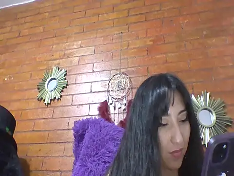 Snapshot of a_miss chatting on 11/19/25, 09:15 a miss online show from 11/19/25, 09:15