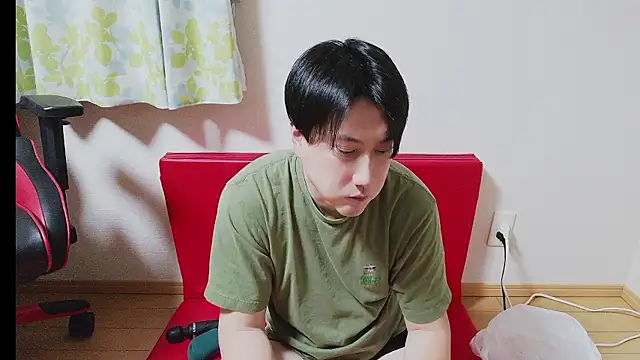 Snapshot of oyu_kun chatting on 02/22/26, 01:31 oyu kun online show from 02/22/26, 01:31