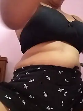 Snapshot of Tamil_Amul chatting on 11/18/25, 04:55 Tamil Amul online show from 11/18/25, 04:55