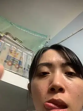 Snapshot of Minee1202 chatting on 10/07/25, 04:37 Minee1202 online show from 10/07/25, 04:37