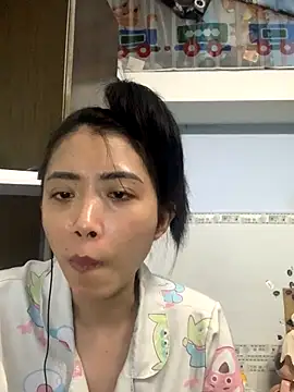 Snapshot of Minee1202 chatting on 10/08/25, 07:17 Minee1202 online show from 10/08/25, 07:17