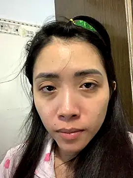 Snapshot of Minee1202 chatting on 10/19/25, 02:18 Minee1202 online show from 10/19/25, 02:18