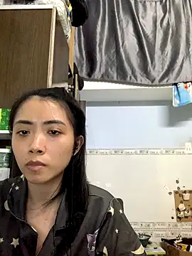 Snapshot of Minee1202 chatting on 10/31/25, 04:46 Minee1202 online show from 10/31/25, 04:46