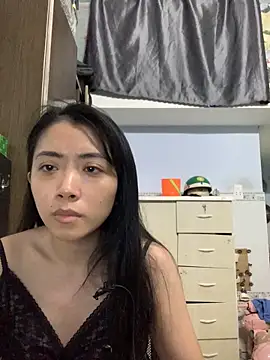 Snapshot of Minee1202 chatting on 11/05/25, 12:32 Minee1202 online show from 11/05/25, 12:32