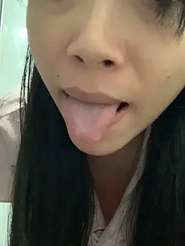 Snapshot of Minee1202 chatting on 11/06/25, 12:55 Minee1202 online show from 11/06/25, 12:55