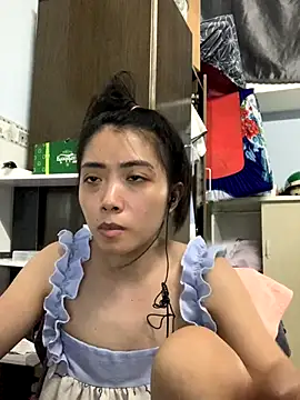 Snapshot of Minee1202 chatting on 11/10/25, 03:27 Minee1202 online show from 11/10/25, 03:27