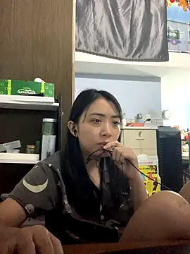 Snapshot of Minee1202 chatting on 12/16/25, 02:27 Minee1202 online show from 12/16/25, 02:27