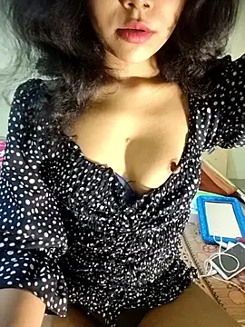 Snapshot of Snaya-baby chatting on 10/14/25, 03:57 Snaya-baby online show from 10/14/25, 03:57