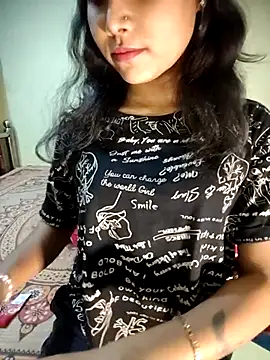 Snapshot of Snaya-baby chatting on 10/15/25, 06:30 Snaya-baby online show from 10/15/25, 06:30