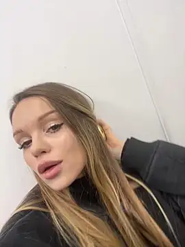 Snapshot of MarilynNova chatting on 10/28/25, 04:16 MarilynNova online show from 10/28/25, 04:16