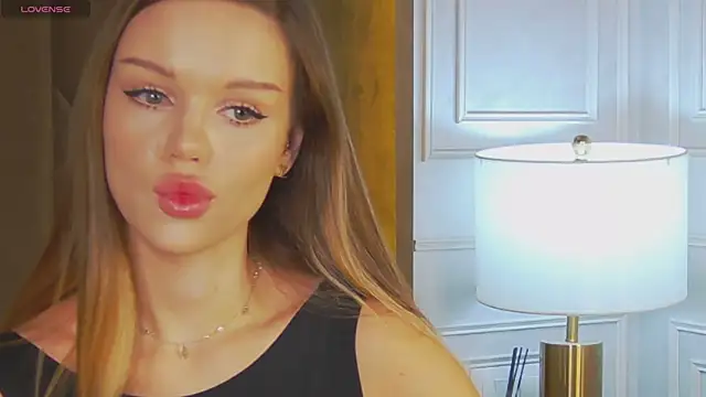 Snapshot of MarilynNova chatting on 11/07/25, 04:34 MarilynNova online show from 11/07/25, 04:34