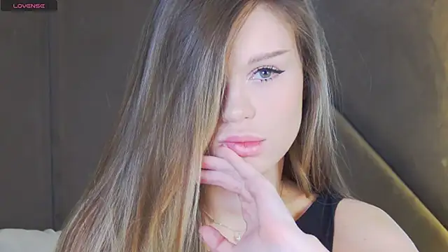 Snapshot of MarilynNova chatting on 11/08/25, 04:23 MarilynNova online show from 11/08/25, 04:23