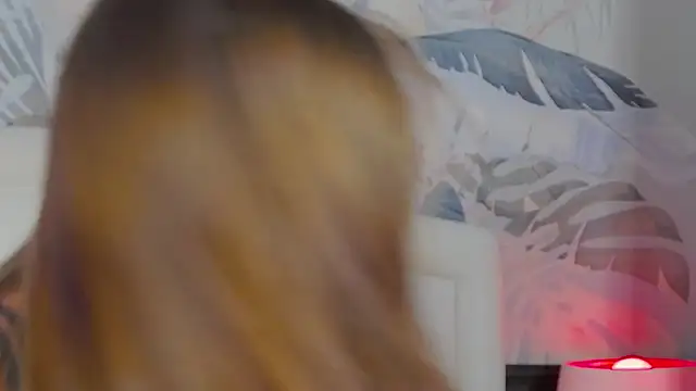 Snapshot of MarilynNova chatting on 11/13/25, 04:33 MarilynNova online show from 11/13/25, 04:33