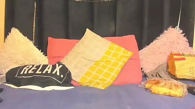 AmazingDarkDoll online show from 04/01/26, 07:11