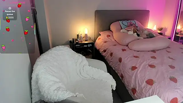 jjulietterose online show from 10/18/25, 05:35