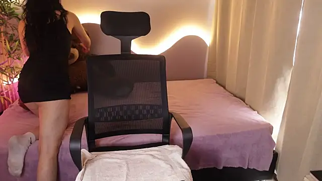 Emma and Issac online show from 04/02/26, 08:17