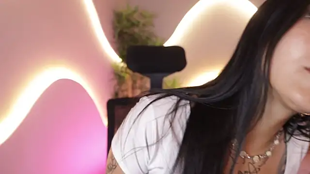 Emma and Issac online show from 04/07/26, 08:42