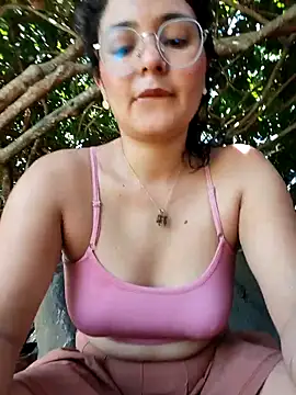 Lily-o online show from 11/01/25, 03:25