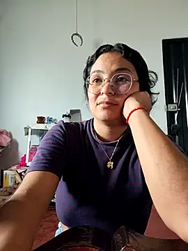 Lily-o online show from 11/06/25, 03:57