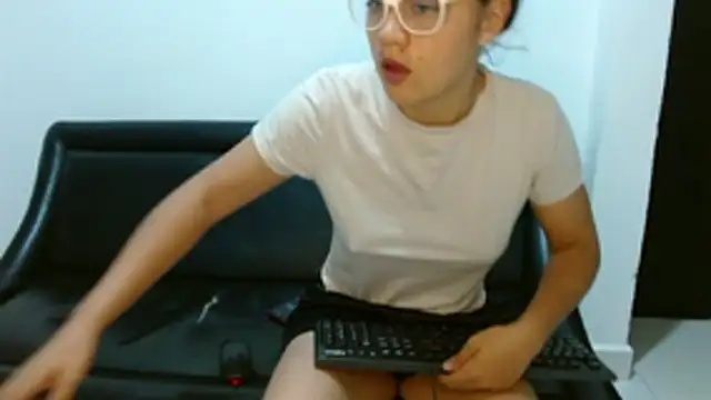 Snapshot of Arieeel_09 chatting on 10/28/25, 11:18 Arieeel 09 online show from 10/28/25, 11:18