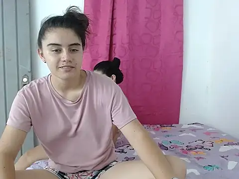 Snapshot of Arieeel_09 chatting on 11/23/25, 06:19 Arieeel 09 online show from 11/23/25, 06:19