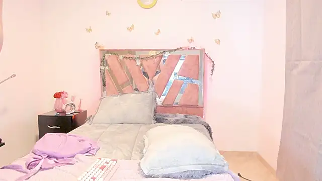 Ella Lenox online show from 12/03/25, 09:35