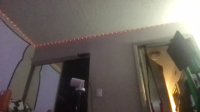 Triggerhappycj100 online show from 04/21/26, 04:12