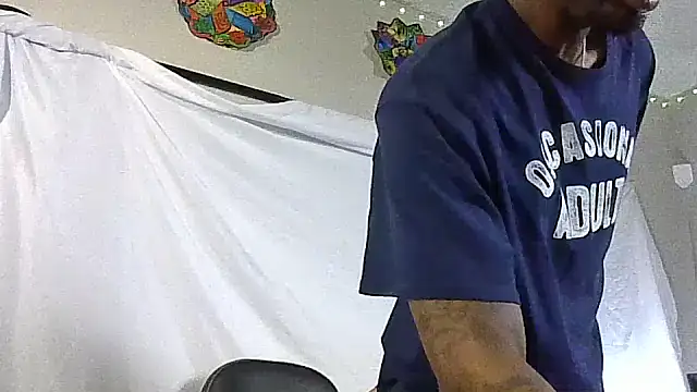 Triggerhappycj100 online show from 04/23/26, 07:41