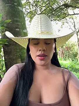 laure torres online show from 04/24/26, 12:51