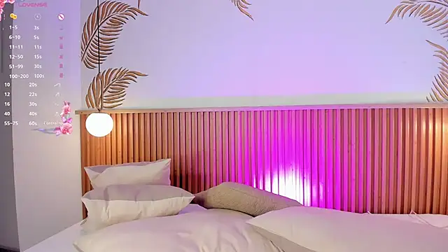 Valleriie  online show from 12/18/25, 02:56