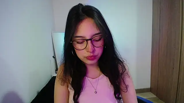 Snapshot of immisssilver chatting on 09/19/25, 01:40 immisssilver online show from 09/19/25, 01:40