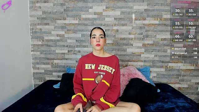 Snapshot of violett__golden chatting on 10/07/25, 10:07 violett golden online show from 10/07/25, 10:07