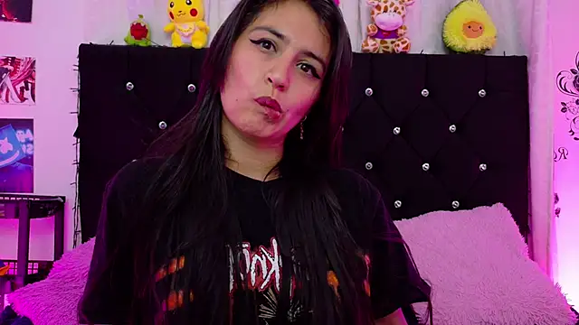 queen smiley online show from 10/14/25, 03:51