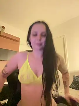 yumi-hot online show from 02/27/26, 12:21