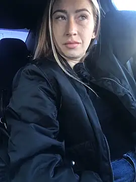 Snapshot of Reina_Cummings chatting on 09/22/25, 04:58 Reina Cummings online show from 09/22/25, 04:58